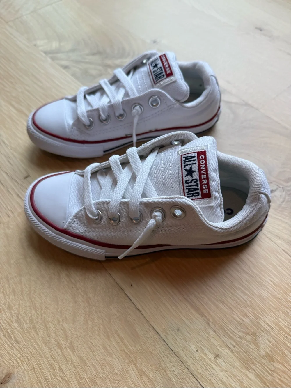 Converse low top